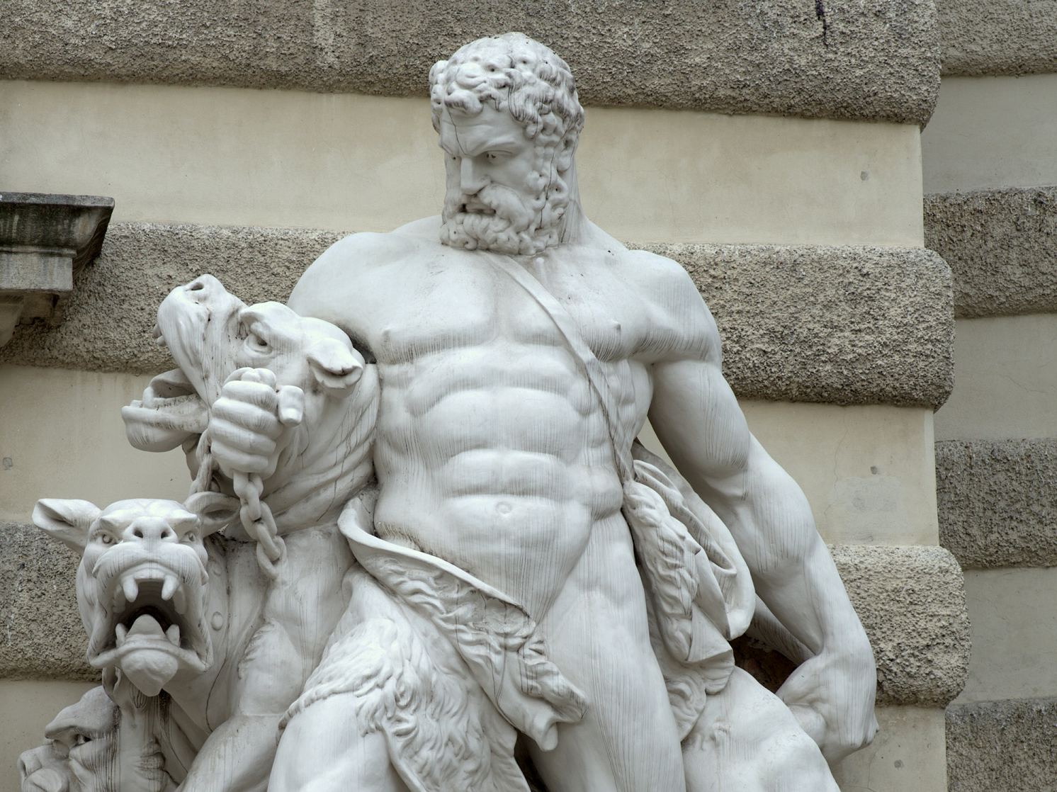 Геракл был богом. Геркулес мифология. Скульптуры богов. Греческие боги скульптуры. Статуи греческих богов.